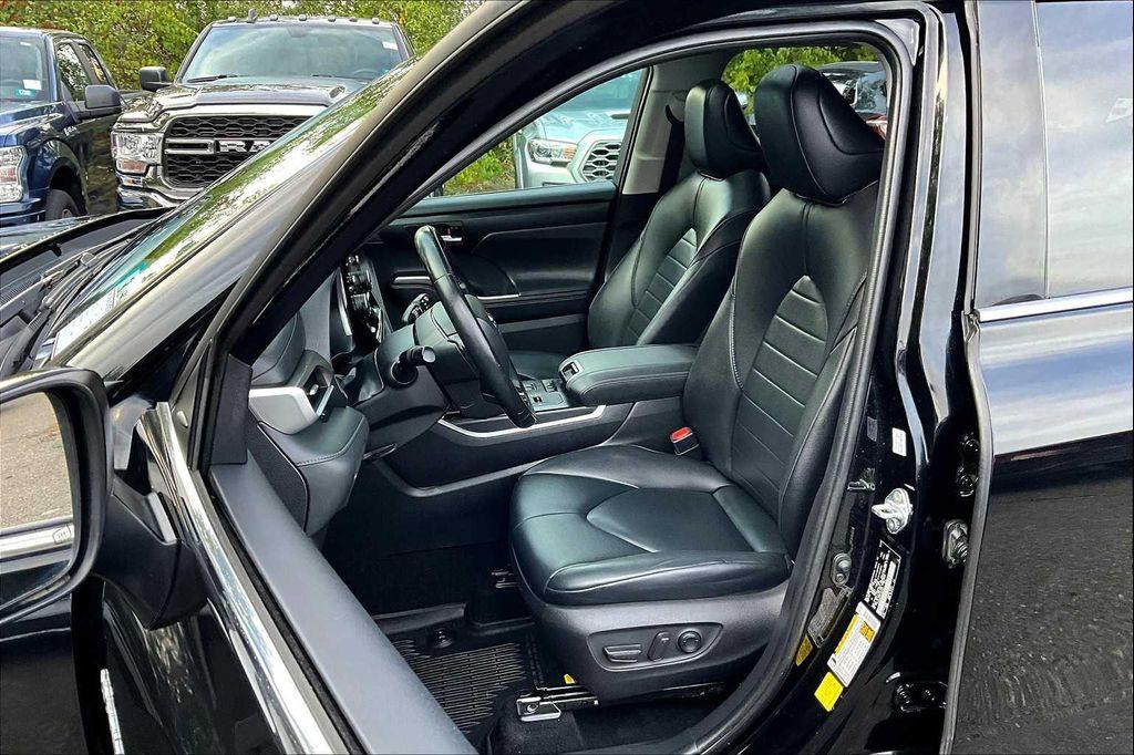 used 2020 Toyota Highlander Hybrid car, priced at $30,792