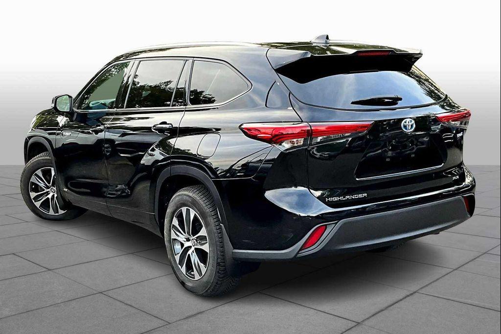 used 2020 Toyota Highlander Hybrid car, priced at $30,792