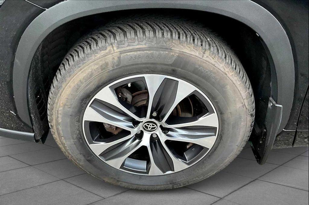 used 2020 Toyota Highlander Hybrid car, priced at $30,792