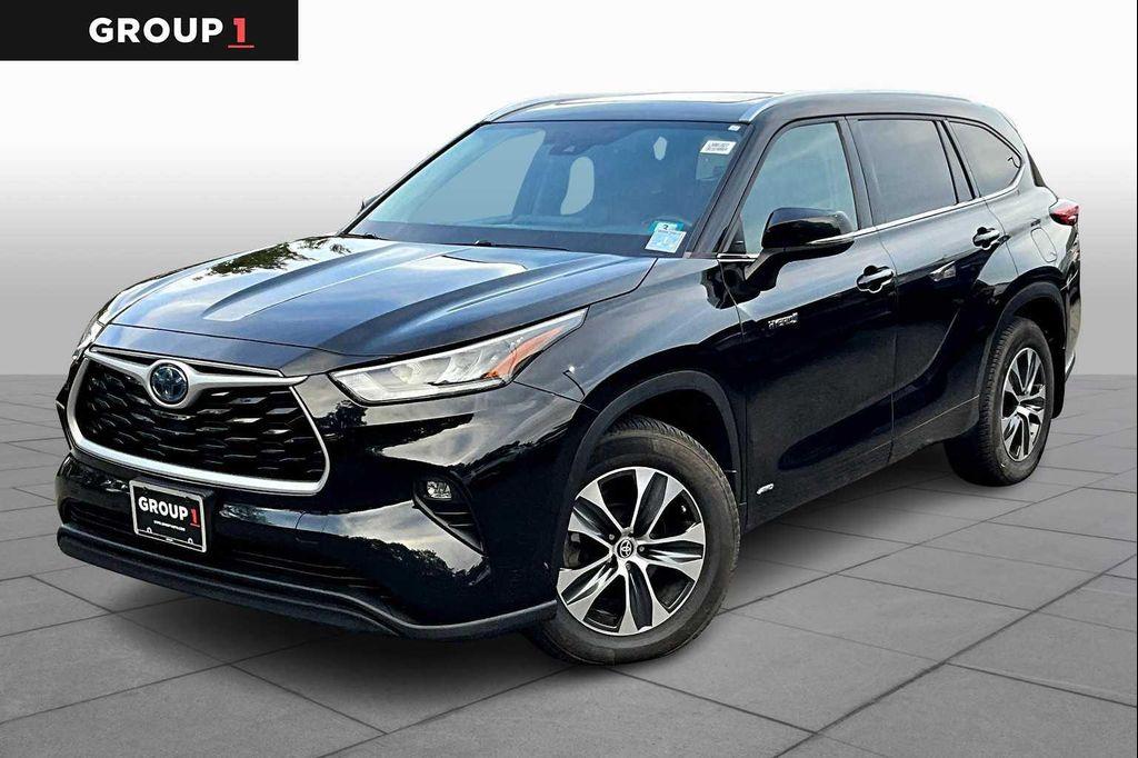 used 2020 Toyota Highlander Hybrid car, priced at $30,792