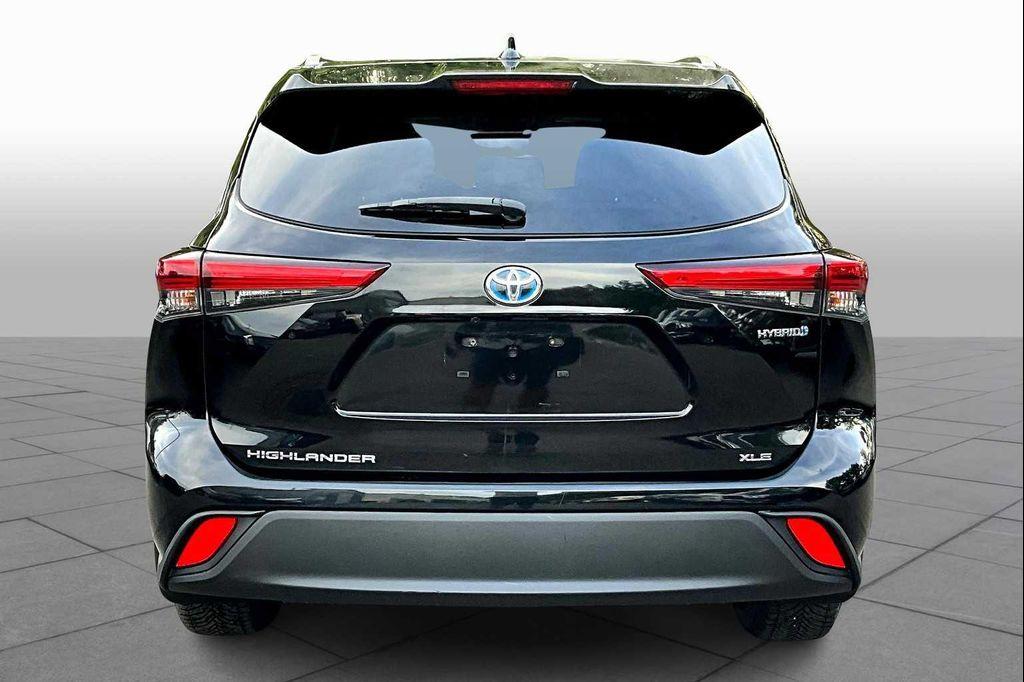 used 2020 Toyota Highlander Hybrid car, priced at $30,792