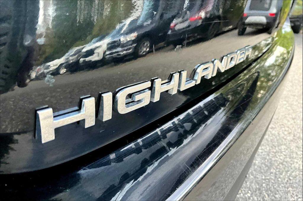 used 2020 Toyota Highlander Hybrid car, priced at $30,792