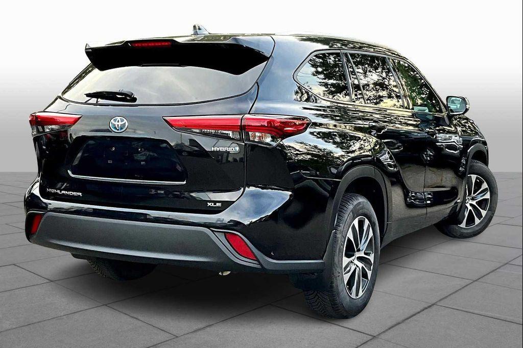 used 2020 Toyota Highlander Hybrid car, priced at $30,792