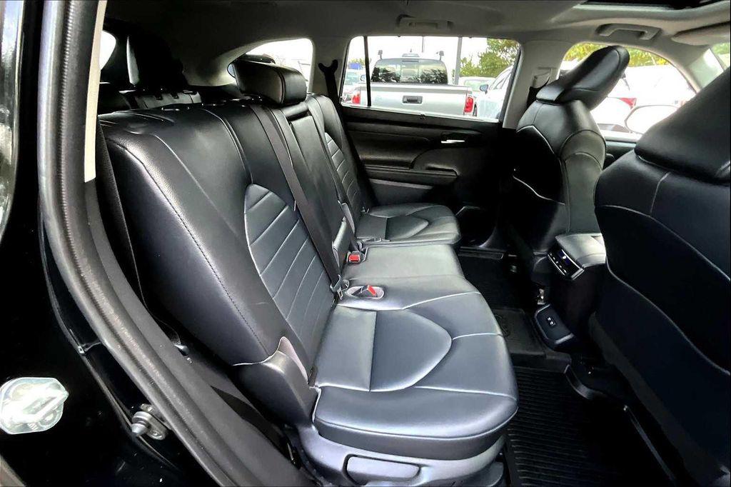 used 2020 Toyota Highlander Hybrid car, priced at $30,792
