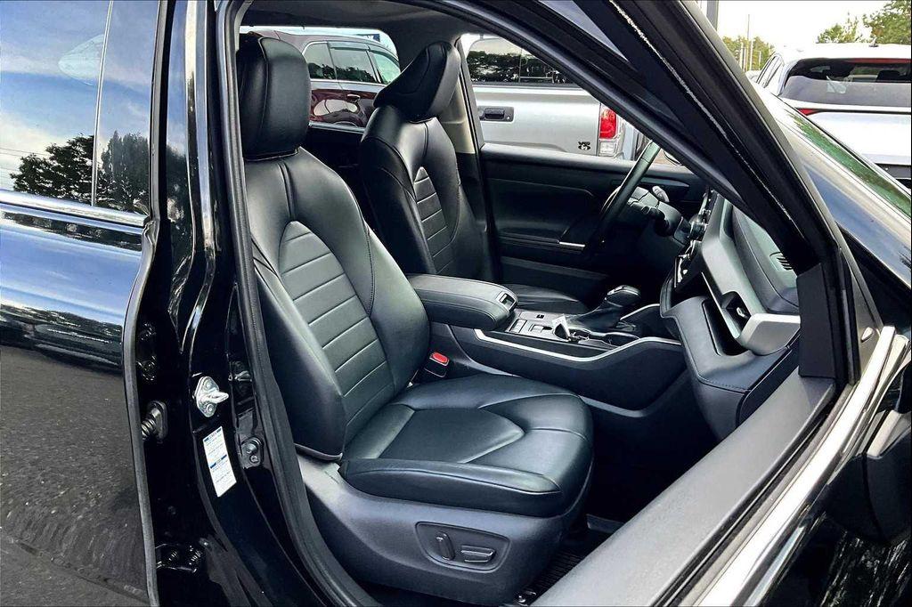 used 2020 Toyota Highlander Hybrid car, priced at $30,792