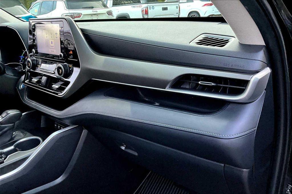 used 2020 Toyota Highlander Hybrid car, priced at $30,792