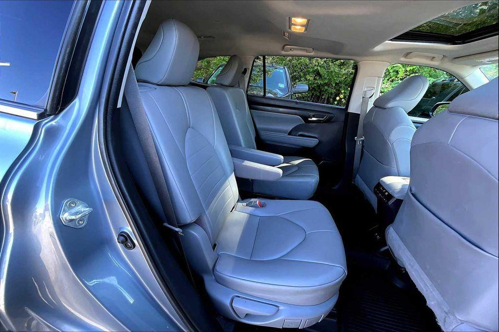 used 2020 Toyota Highlander car, priced at $29,491