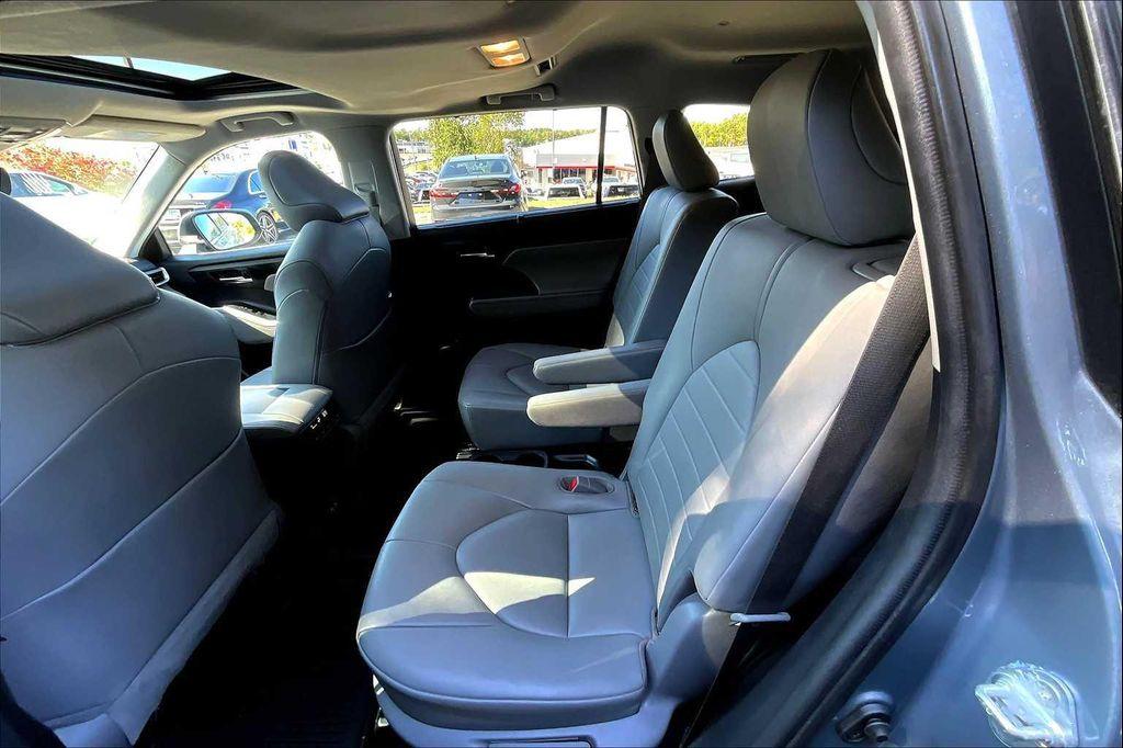 used 2020 Toyota Highlander car, priced at $29,491