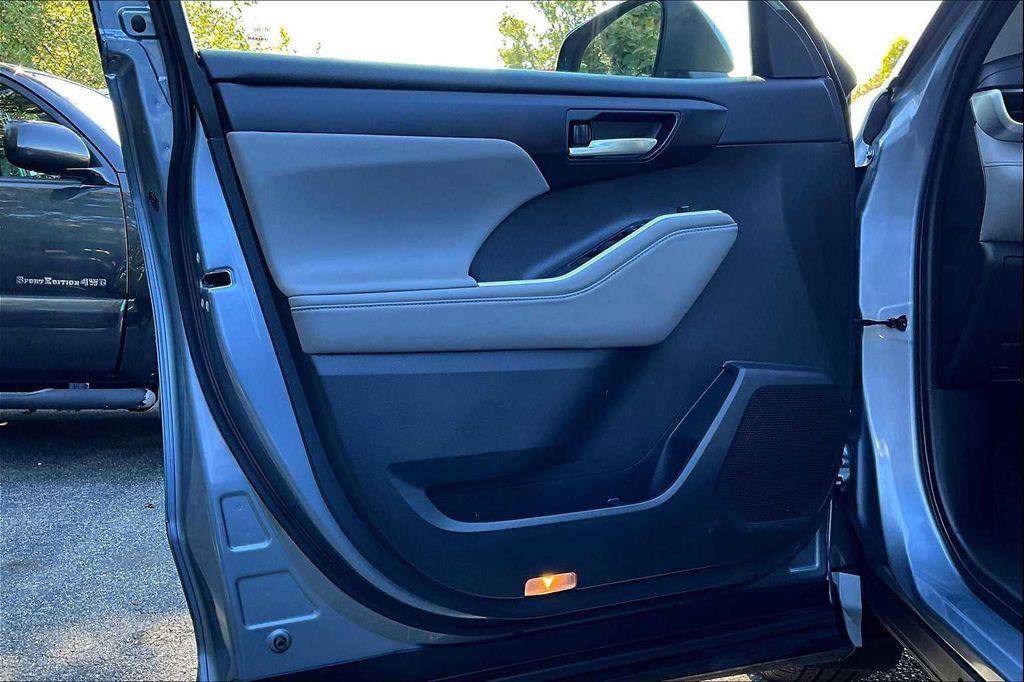 used 2020 Toyota Highlander car, priced at $29,491