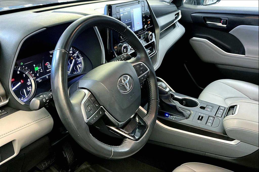 used 2020 Toyota Highlander car, priced at $29,491