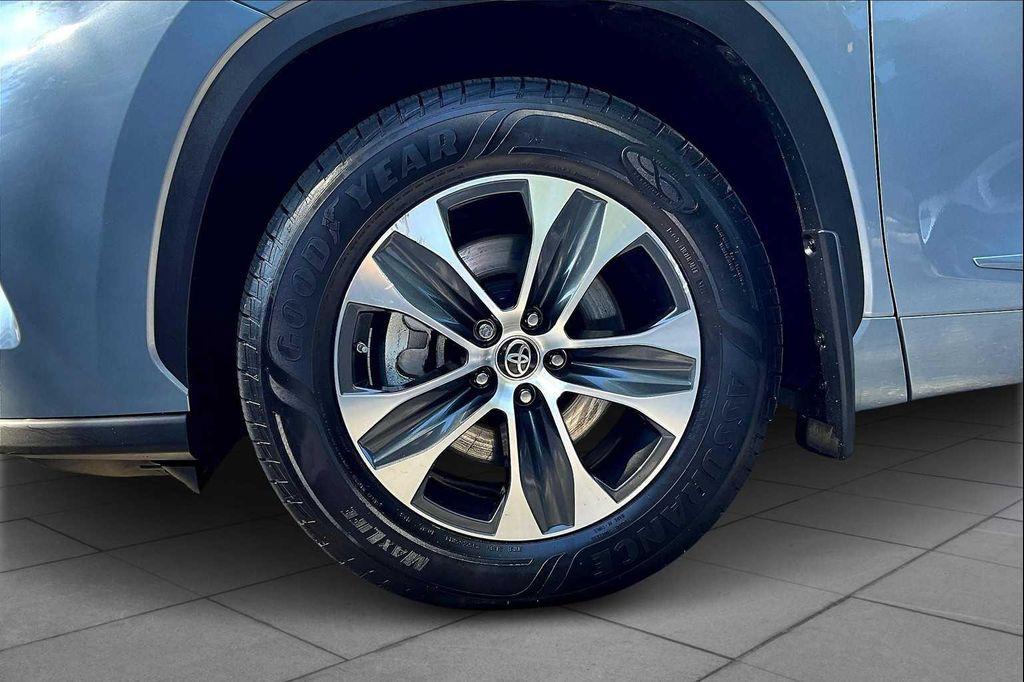 used 2020 Toyota Highlander car, priced at $29,491