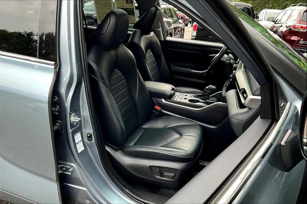 used 2022 Toyota Highlander car, priced at $38,491