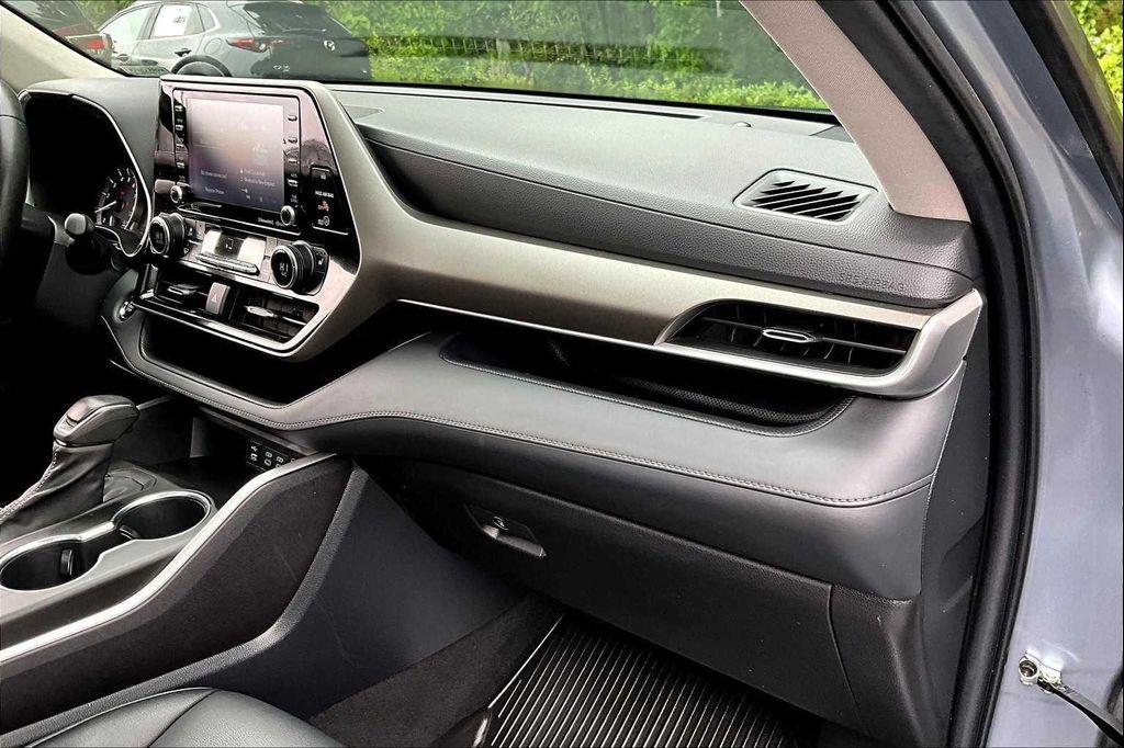used 2022 Toyota Highlander car, priced at $38,491