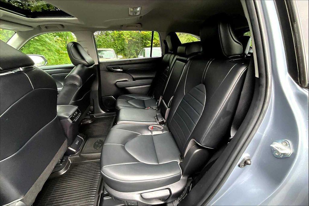 used 2022 Toyota Highlander car, priced at $38,491