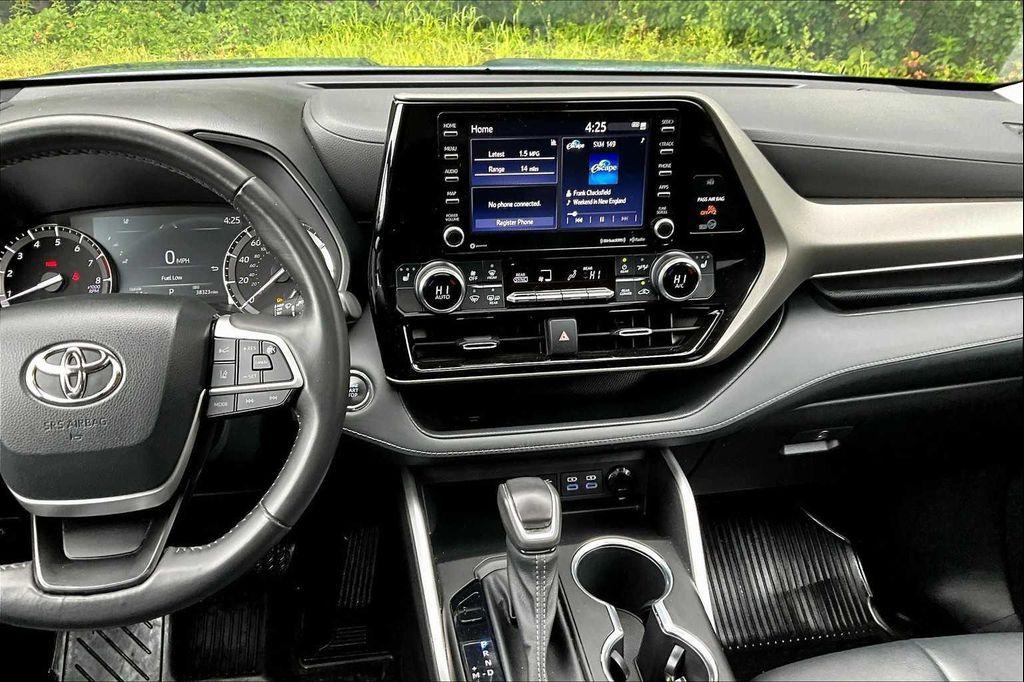 used 2022 Toyota Highlander car, priced at $38,491