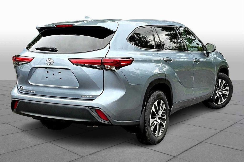 used 2022 Toyota Highlander car, priced at $38,491