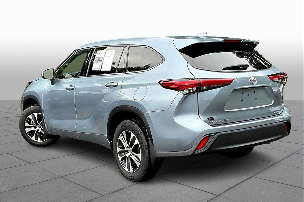 used 2022 Toyota Highlander car, priced at $38,491