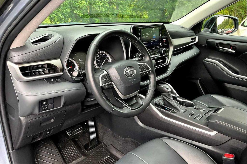 used 2022 Toyota Highlander car, priced at $38,491