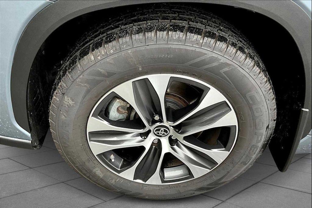 used 2022 Toyota Highlander car, priced at $38,491