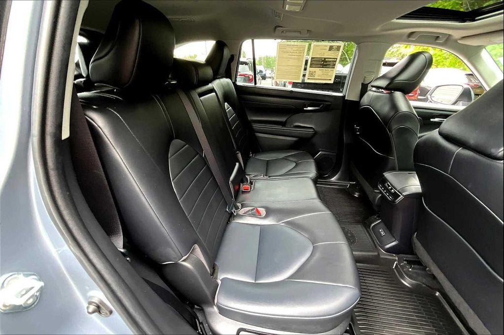 used 2022 Toyota Highlander car, priced at $38,491
