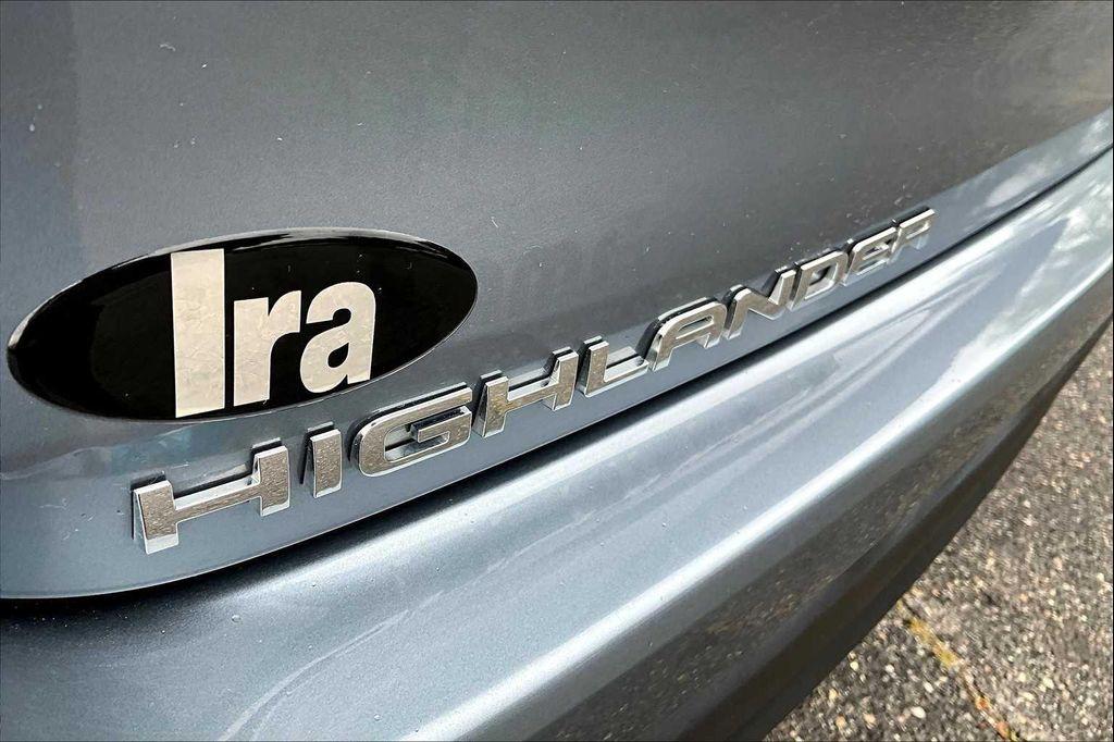 used 2022 Toyota Highlander car, priced at $38,491