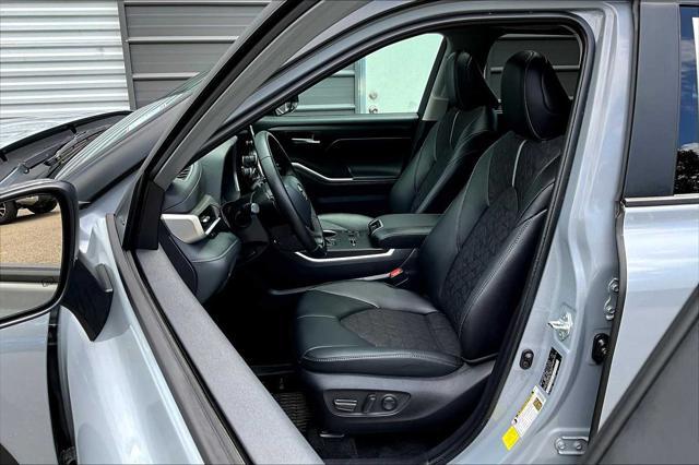used 2024 Toyota Highlander Hybrid car, priced at $50,981