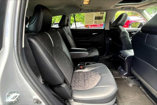used 2024 Toyota Highlander Hybrid car, priced at $50,981
