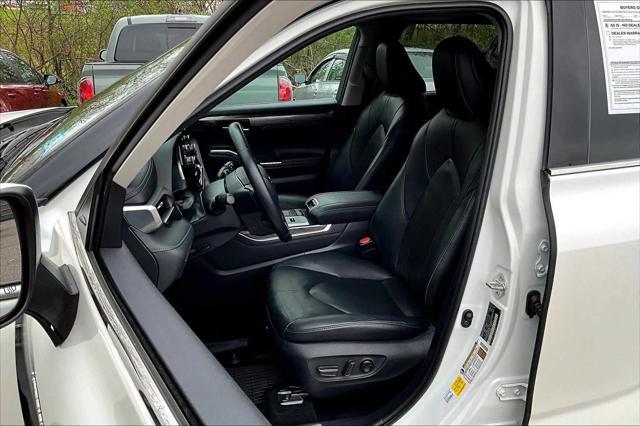 used 2020 Toyota Highlander Hybrid car, priced at $35,792
