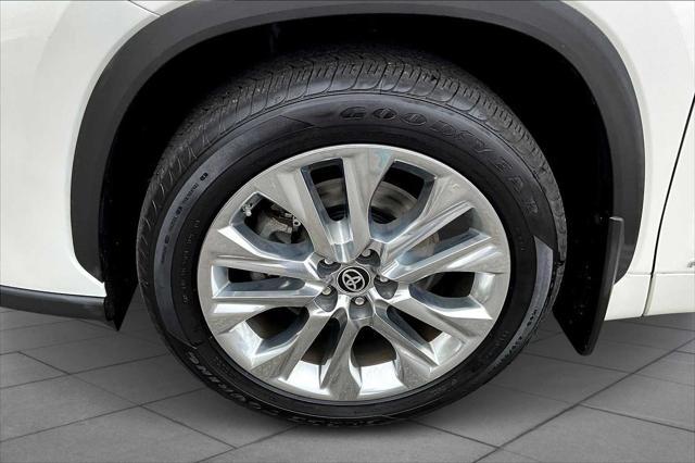 used 2020 Toyota Highlander Hybrid car, priced at $35,792