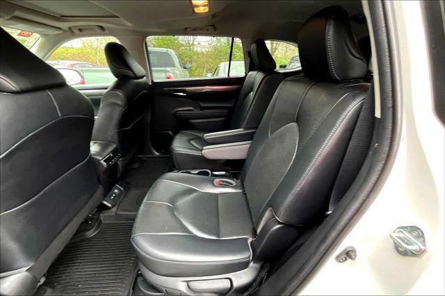 used 2020 Toyota Highlander Hybrid car, priced at $35,792