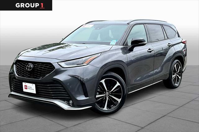 used 2022 Toyota Highlander car, priced at $42,981