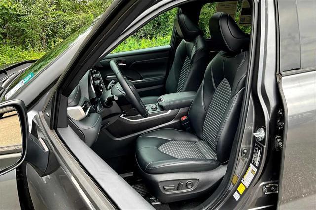 used 2022 Toyota Highlander car, priced at $42,981