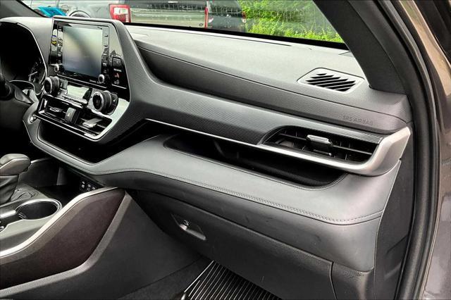 used 2022 Toyota Highlander car, priced at $42,981