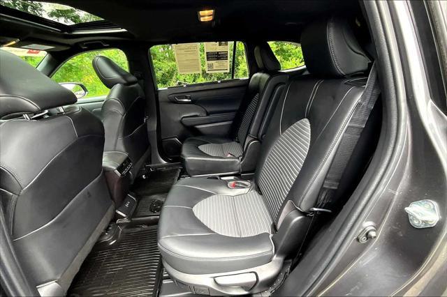used 2022 Toyota Highlander car, priced at $42,981