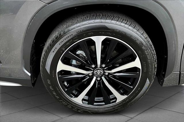 used 2022 Toyota Highlander car, priced at $42,981