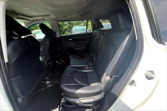 used 2021 Toyota Highlander Hybrid car, priced at $39,981