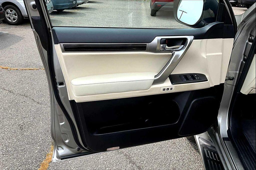 used 2023 Lexus GX 460 car, priced at $56,981