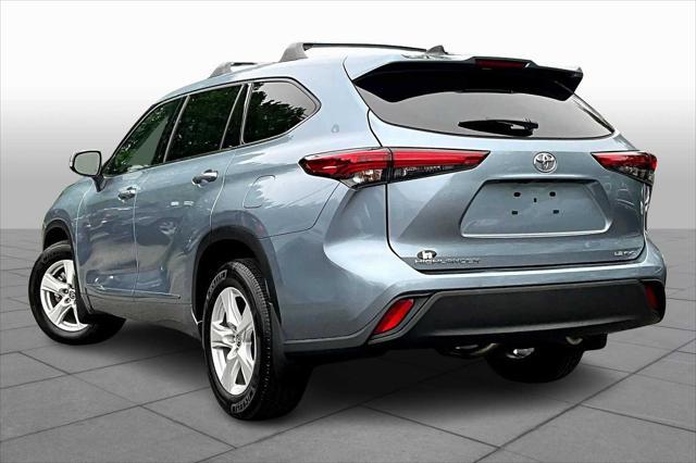 used 2022 Toyota Highlander car, priced at $34,491