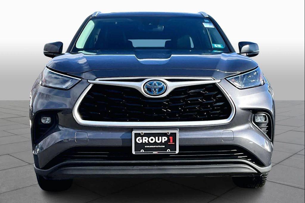 used 2022 Toyota Highlander Hybrid car, priced at $31,492