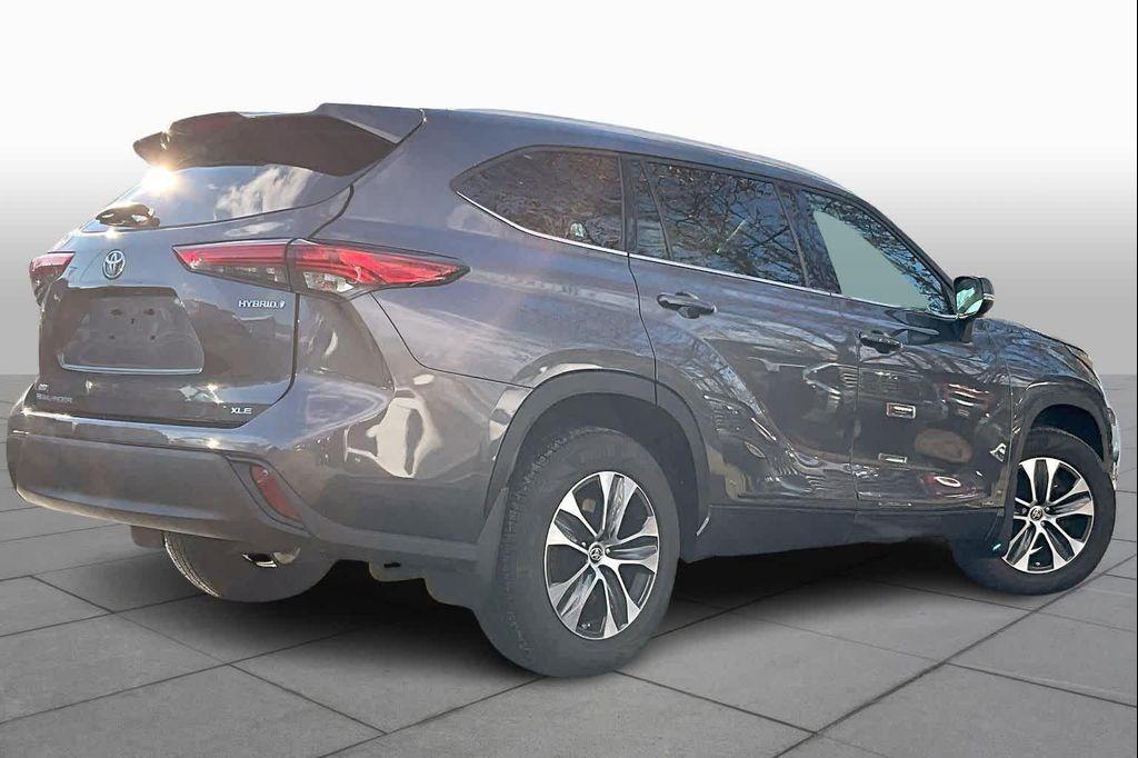 used 2022 Toyota Highlander Hybrid car, priced at $31,492