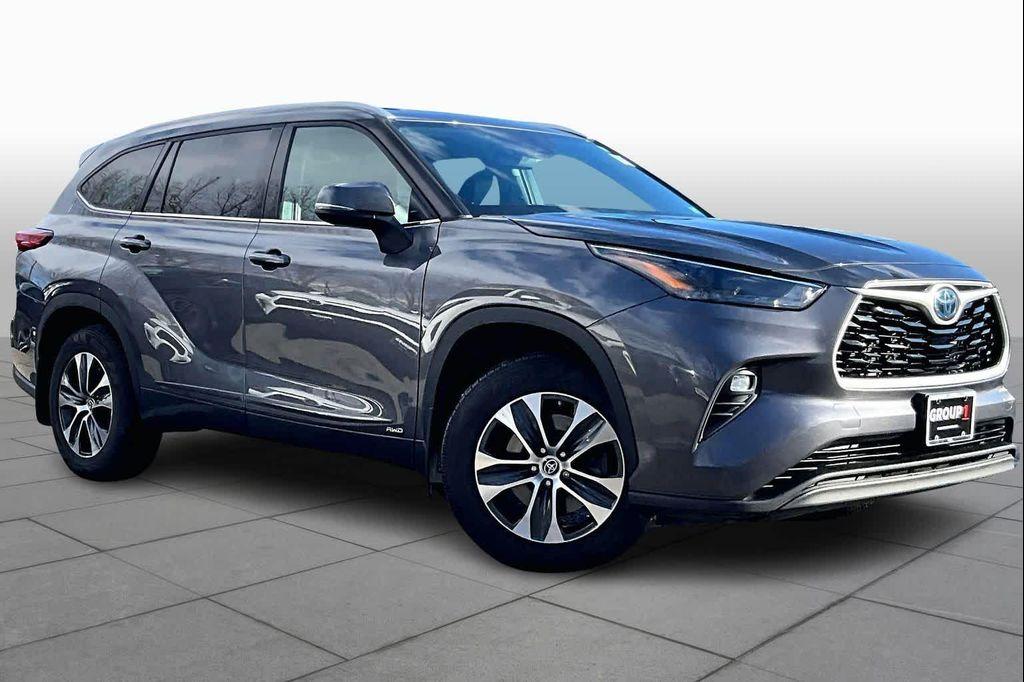 used 2022 Toyota Highlander Hybrid car, priced at $31,492