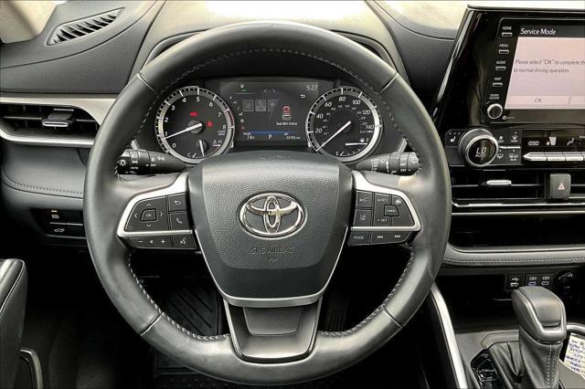 used 2022 Toyota Highlander car, priced at $39,892