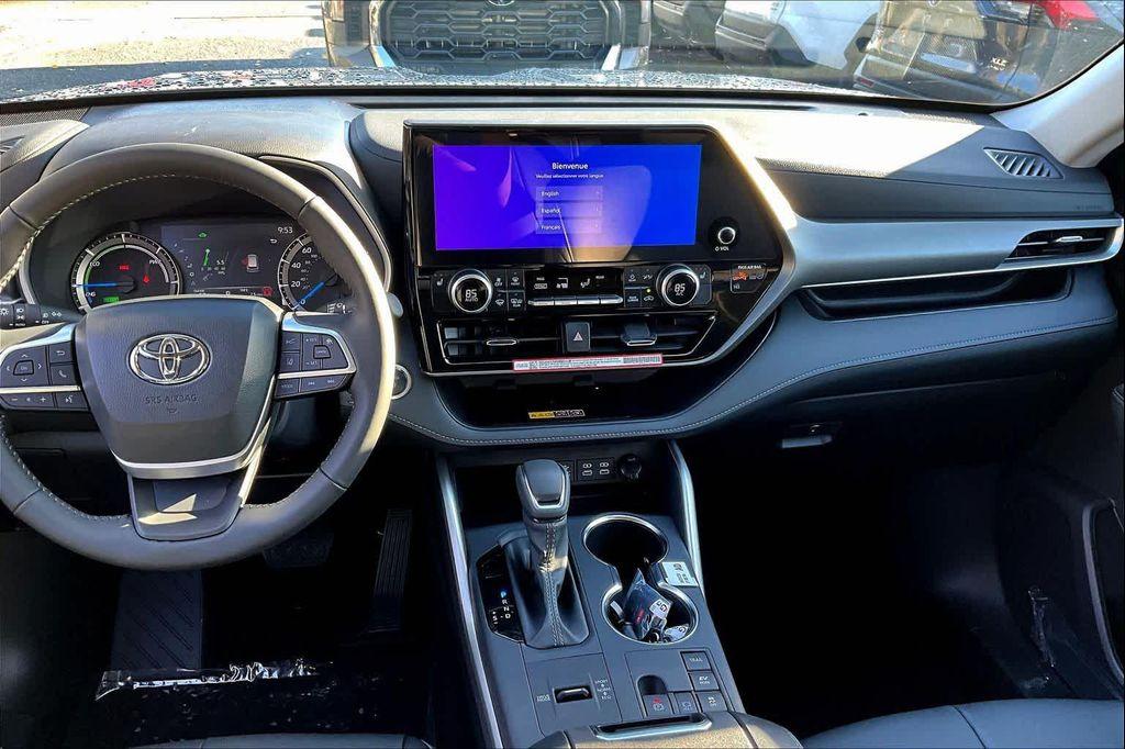 new 2025 Toyota Highlander Hybrid car, priced at $50,857