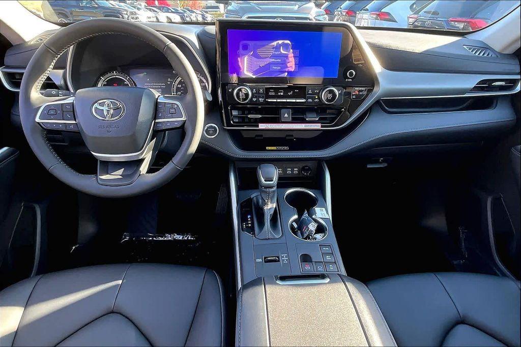 new 2025 Toyota Highlander Hybrid car, priced at $50,857