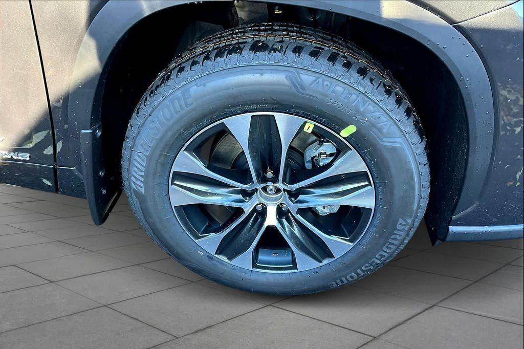 new 2025 Toyota Highlander Hybrid car, priced at $50,857