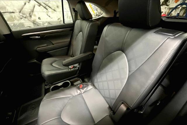 used 2025 Toyota Highlander car, priced at $55,992