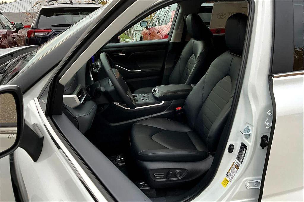 new 2026 Toyota Highlander car, priced at $49,007