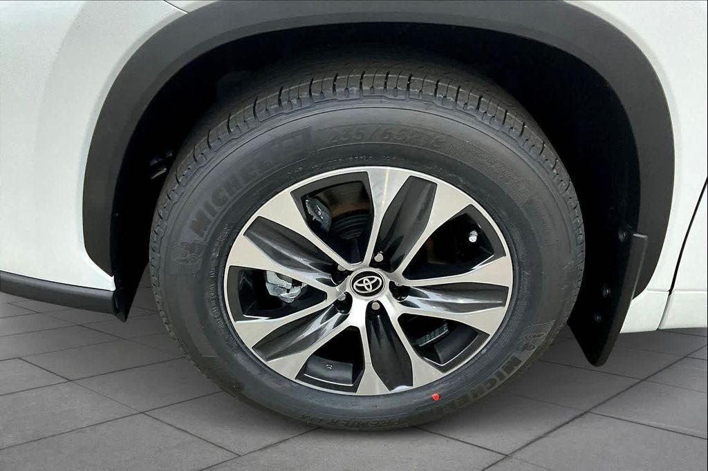 new 2026 Toyota Highlander car, priced at $49,007