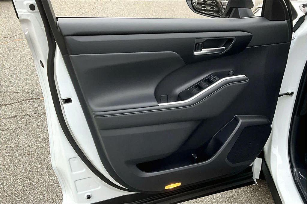 new 2026 Toyota Highlander car, priced at $49,007