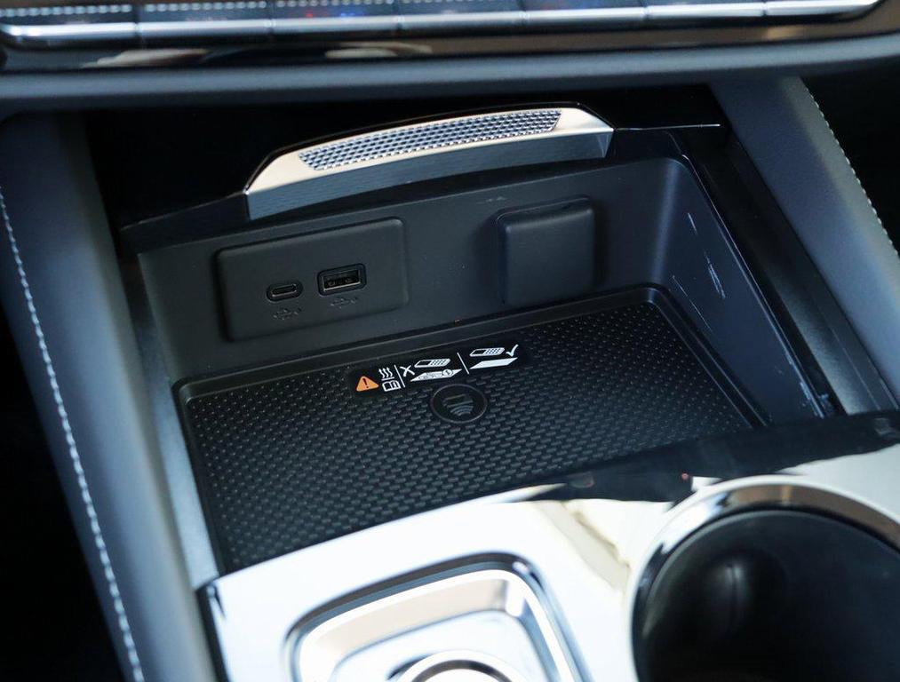 new 2025 Buick Envision car, priced at $40,830